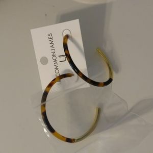 Uncommon James tortoise and gold hoops NWT